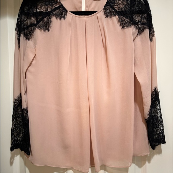 Alice + Olivia Blush Silk Blouse with Black Lace Trim size Small - Picture 1 of 9